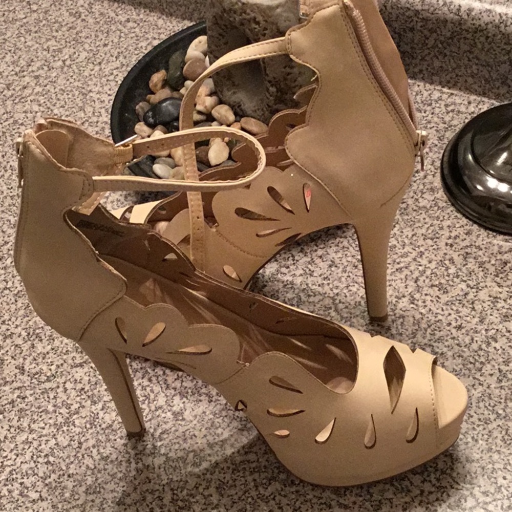 Beige size 10 ankle strap platform heels